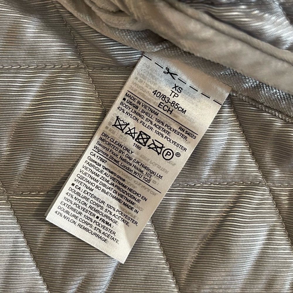 Banana Republic | Quilted Vest | Velvet Bow Detail & Trim - Picture 9 of 14